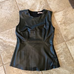Gibson Latimer Leather look peplum sleeveless top. M